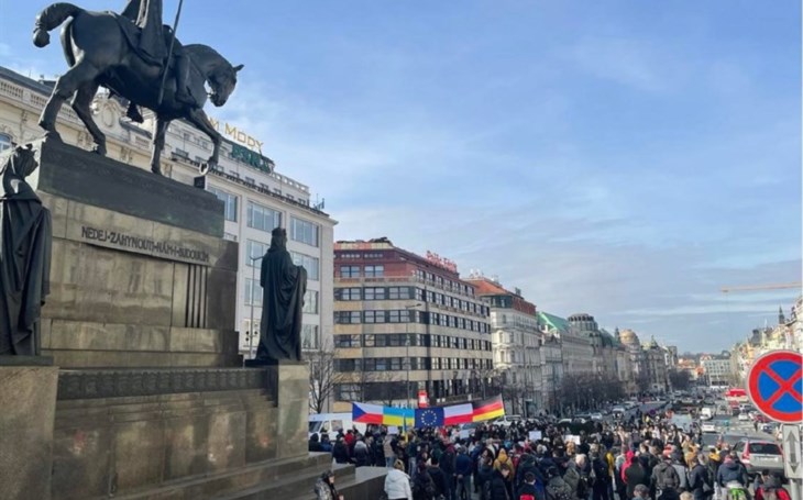 Hlas mladých? „Nebojoval bych, ani&nbsp;kdyby přepadli nás!"