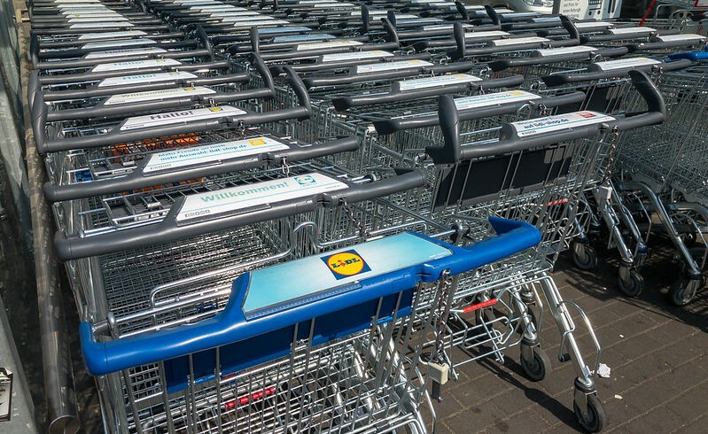 Supermarkety na zákazníky používají psychologické triky, abychom více utratili. Podívejte se na ty nejčastější!