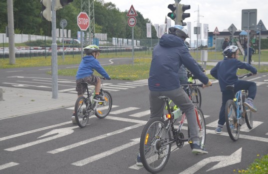 Řidičům došla trpělivost a&nbsp;chtějí silnice úplně bez&nbsp;cyklistů. Co vy na to?