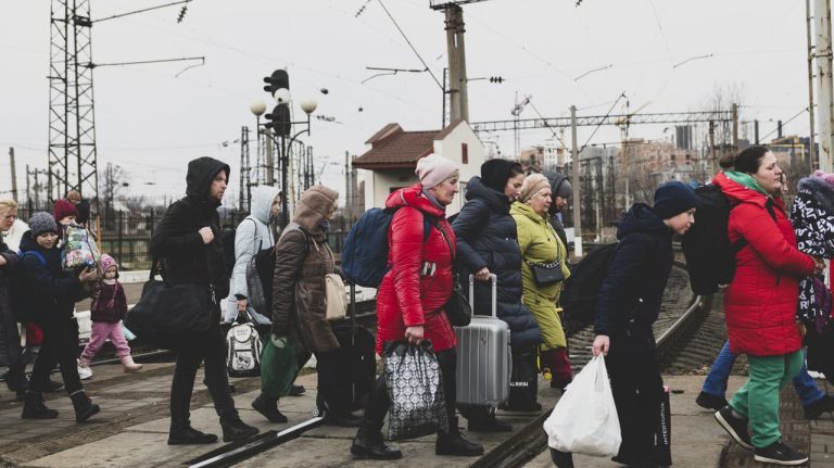 Co Češi v průzkumu vyčítají Ukrajincům: Živíme je na dávkách, jsou nesnášenliví